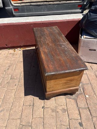 Baúl de madera antiguo
