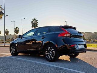 VOLVO V40 D3 MOMENTUM _ 150cv _ 2018 _ 200.000 kms