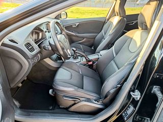 VOLVO V40 D3 MOMENTUM _ 150cv _ 2018 _ 200.000 kms