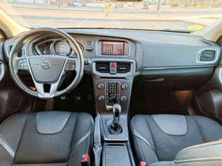 VOLVO V40 D3 MOMENTUM _ 150cv _ 2018 _ 200.000 kms