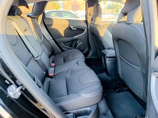 VOLVO V40 D3 MOMENTUM _ 150cv _ 2018 _ 200.000 kms