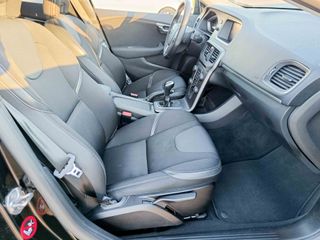VOLVO V40 D3 MOMENTUM _ 150cv _ 2018 _ 200.000 kms