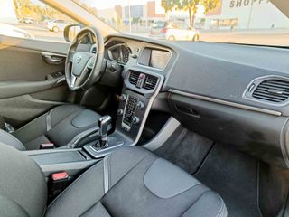 VOLVO V40 D3 MOMENTUM _ 150cv _ 2018 _ 200.000 kms