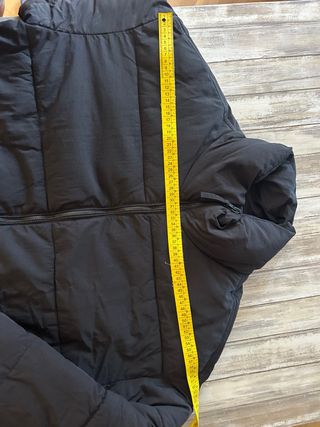 Abrigo acolchado Bershka negro talla M