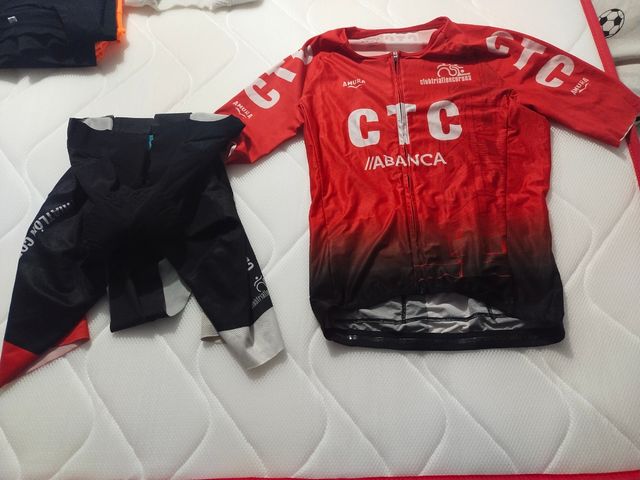 Equipación Triatlón Infantil XS Club Triatlón