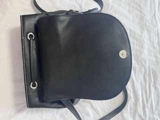 Mochila Guess Blanco y Negro