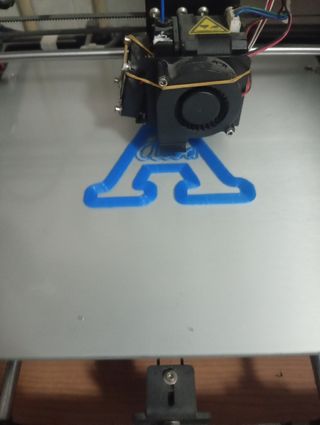 Impresora 3D Negra y Plateada