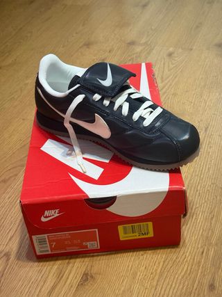 Nike Cortez SE Talla 40 Nuevas