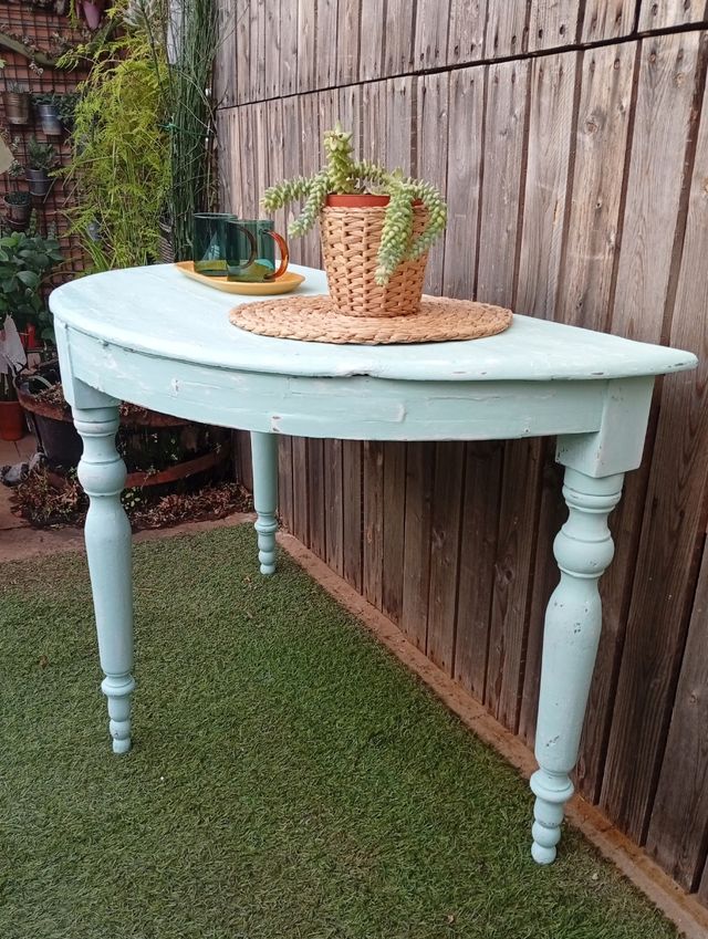 Mesa auxiliar de madera