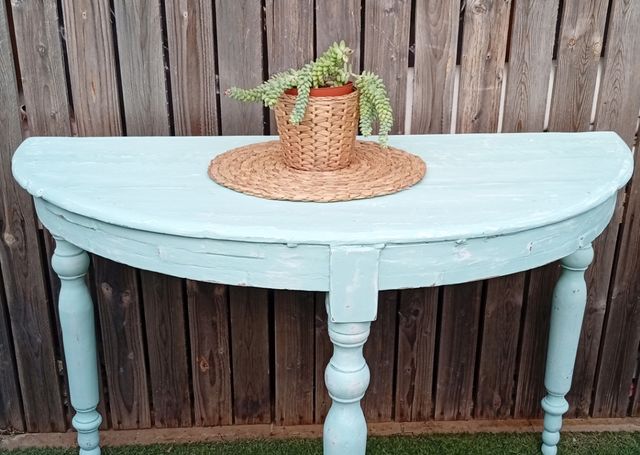 Mesa auxiliar de madera