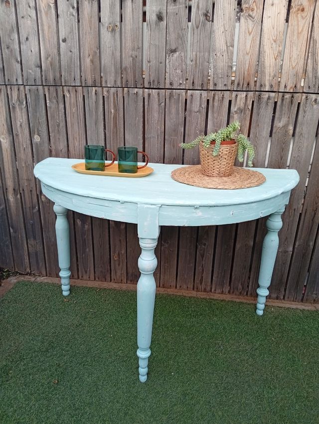 Mesa auxiliar de madera