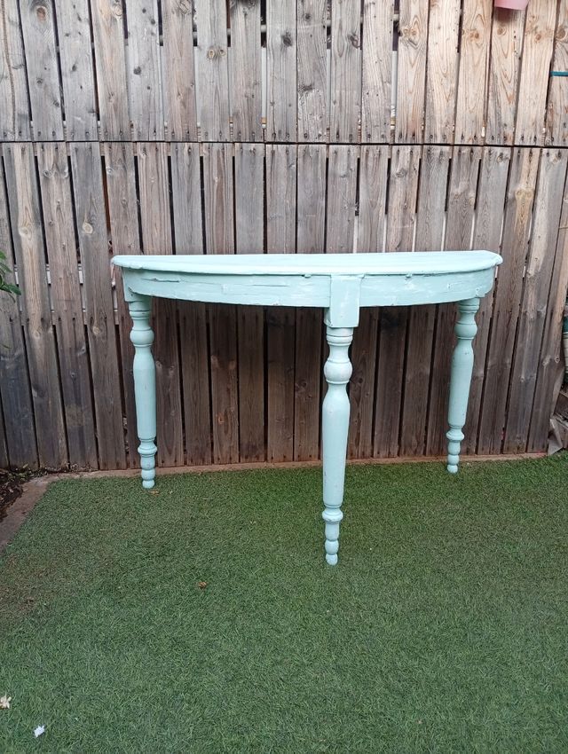 Mesa auxiliar de madera