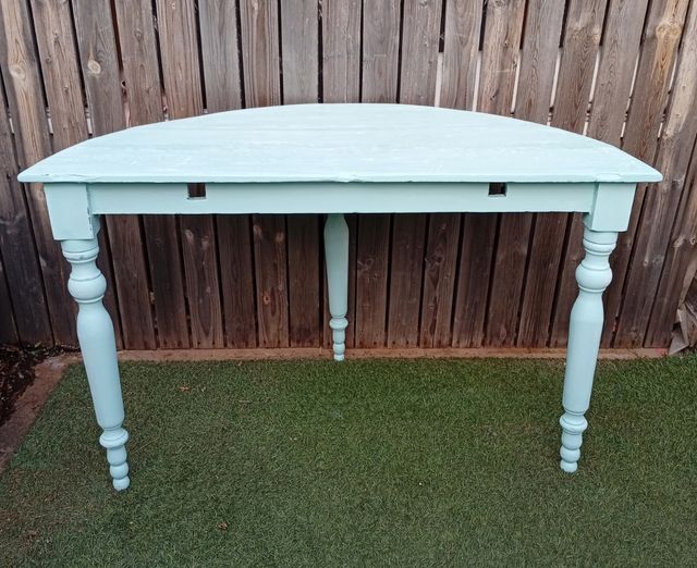 Mesa auxiliar de madera