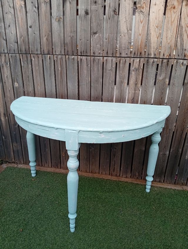 Mesa auxiliar de madera