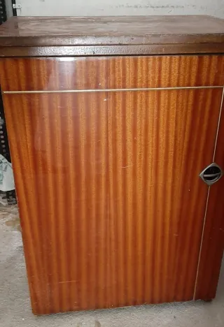 Máquina de coser Alfa con mueble