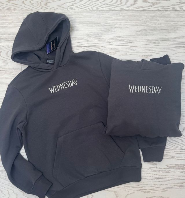 Sudadera Wednesday Gris