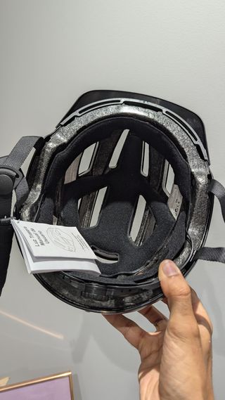 Casco B-Pro con Luz Trasera