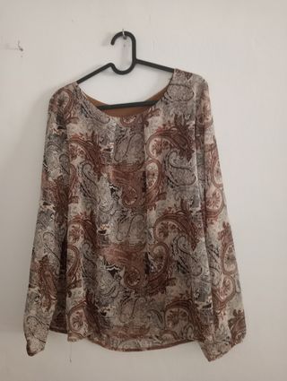 Blusa de vestir estampada