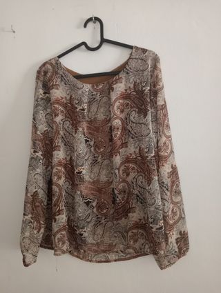 Blusa de vestir estampada