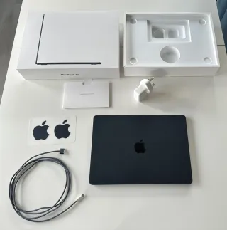 MacBook Air 13 M2 8GB RAM 256GB SSD 
