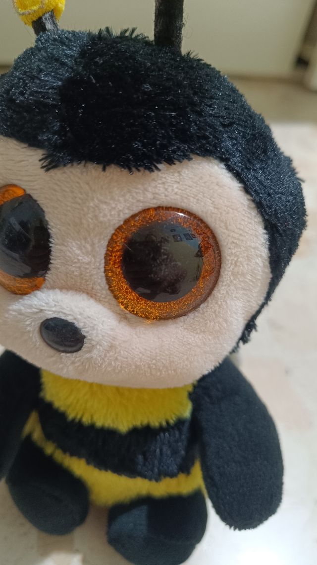 Peluche Abeja Ojos Brillantes