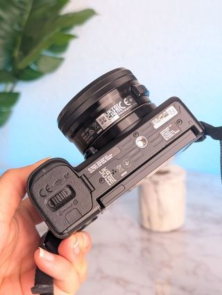 Sony ZV-E10 + Objetivo (SD 400gb) IMPOLUTA
