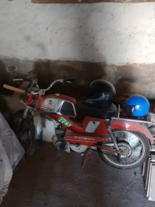 Moto Mobilette Campera Roja con papeles