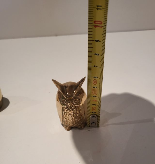 Figuras de búhos de bronce