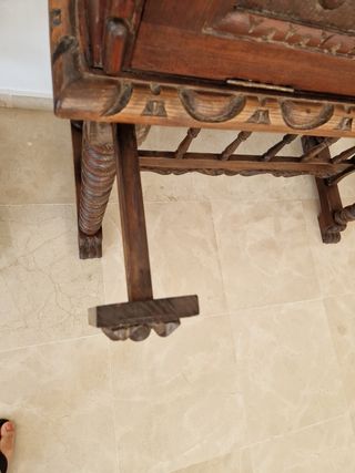 Bargueño y 2 Jamugas de madera tallada