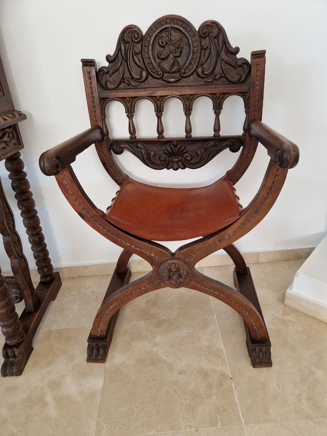 Bargueño y 2 Jamugas de madera tallada