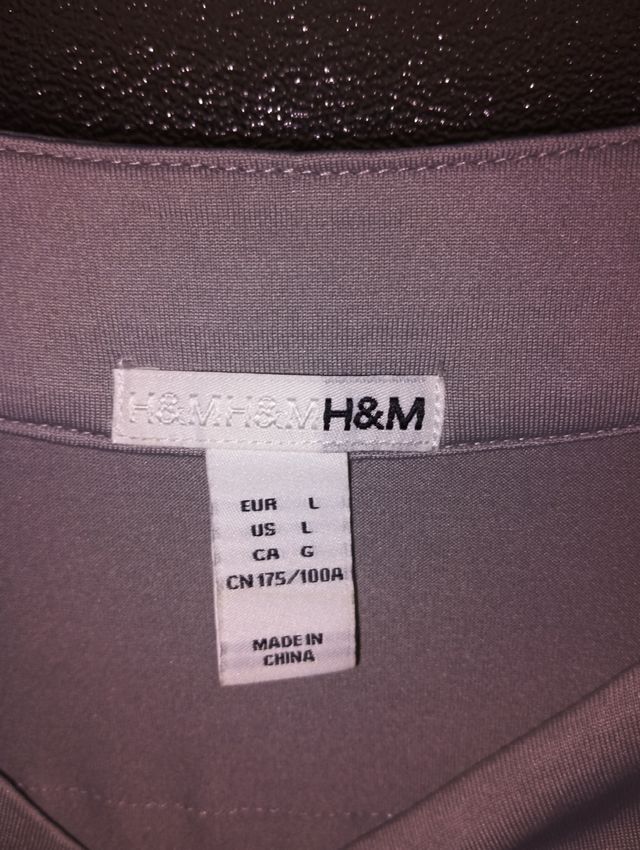 Vestido de fiesta con flecos gris