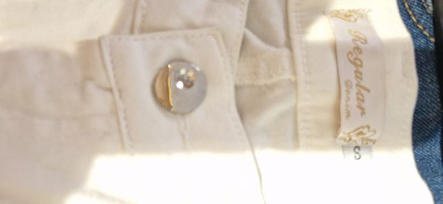 Pantalón blanco mujer roto