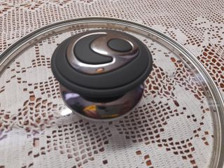 Coperchio in vetro nuovo diam 20 manico in plastic