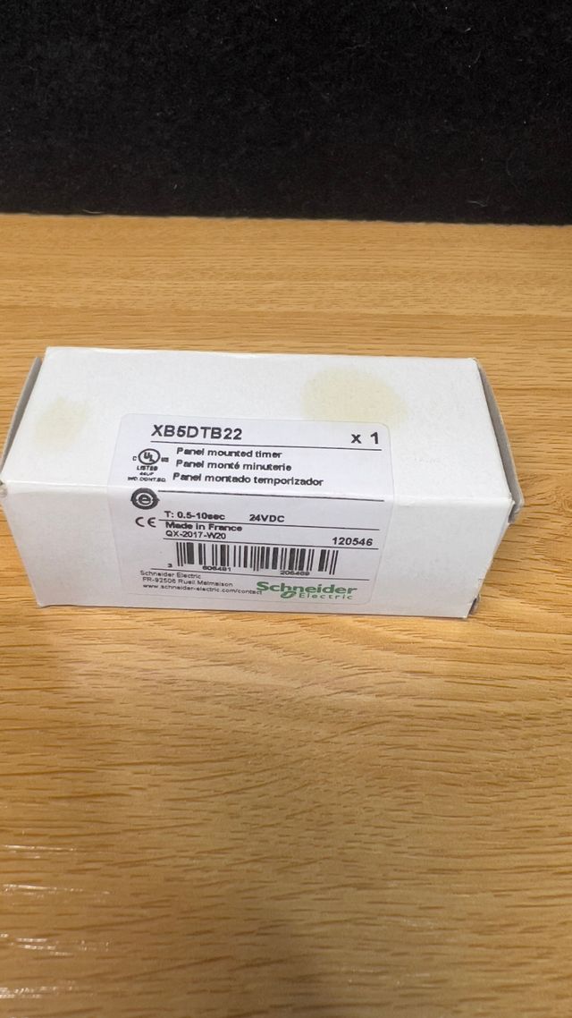 Temporizador Schneider 0.5-10s 24V CC Montaje Pane