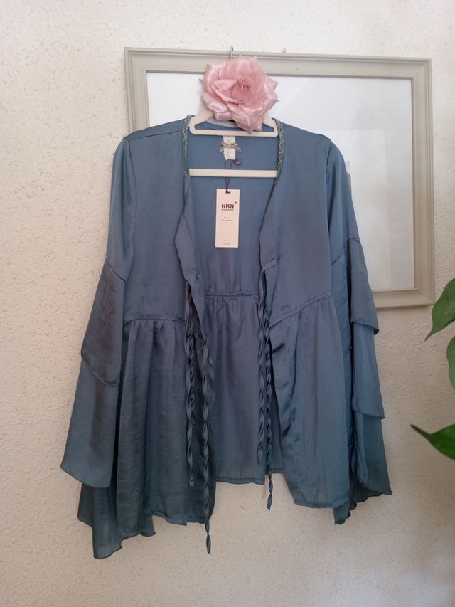 Blusa NKN nueva petróleo