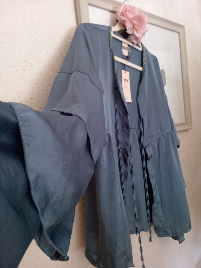 Blusa NKN nueva petróleo