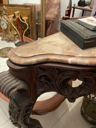 Mesa de madera y mármol