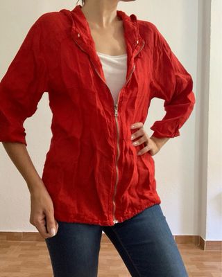Chaqueta Bomber Roja con Capucha