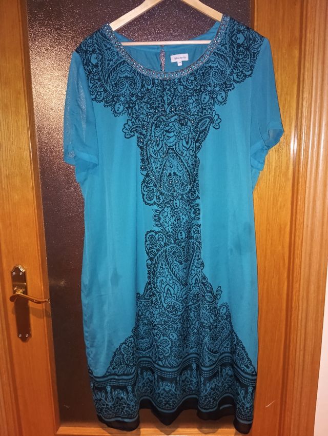 Vestido de verano azul con estampado