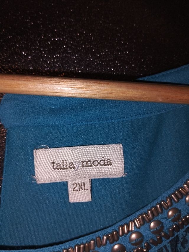 Vestido de verano azul con estampado