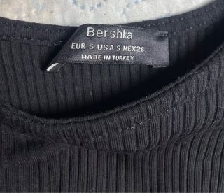 2 Top negros cortos de Bershka