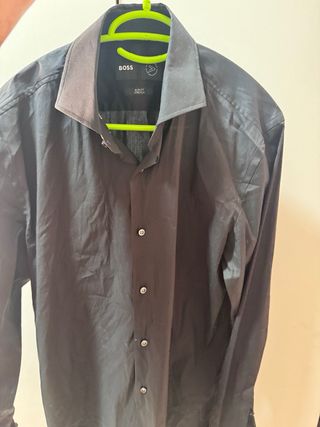 Camisa Negra, esta nueva ( precio negociable )