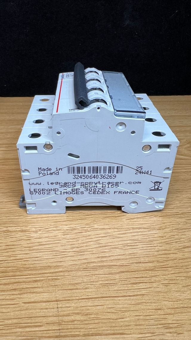 Interruptor Automático Legrand 4 Polos 16A