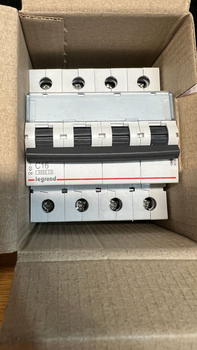 Interruptor Automático Legrand 4 Polos 16A