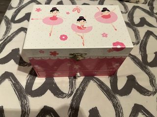 Joyero Rosa con bailarina