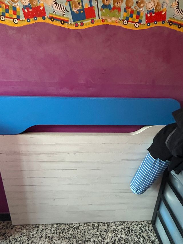 Cabeceros de madera azul y blanco