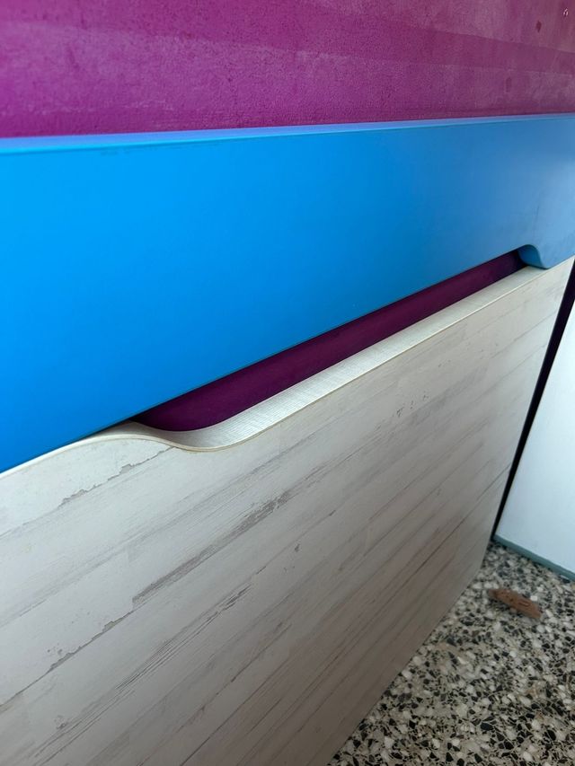 Cabeceros de madera azul y blanco