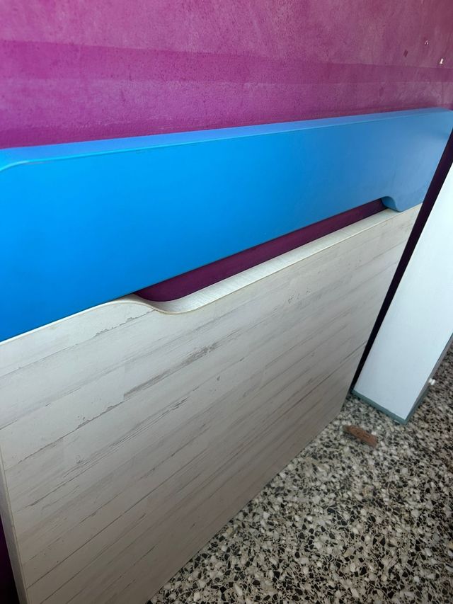 Cabeceros de madera azul y blanco