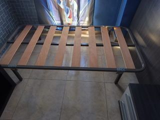 Cabecero,  somier, mesita de noche y escritorio