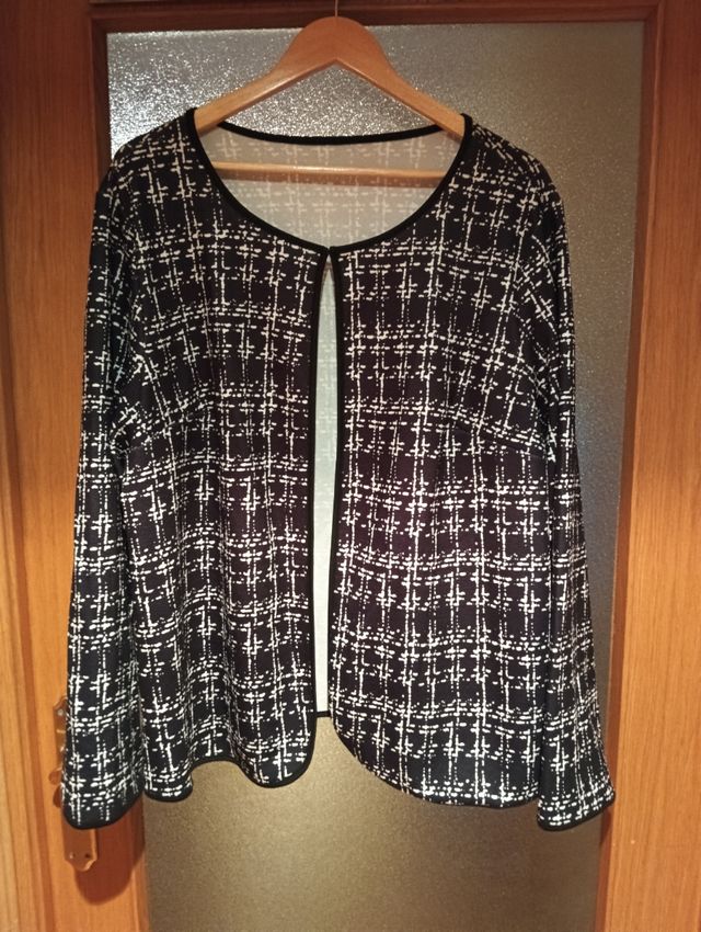 Blazer estampado blanco y negro